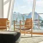 Seaview And Private Roof Terrace With Jacuzzi In Lofoten Svolvær