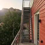 Feriehus Seaview And Private Roof Terrace With Jacuzzi In Lofoten