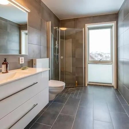 Seaview And Private Roof Terrace With Jacuzzi In Lofoten *
