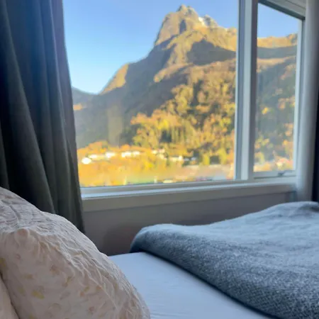 Seaview And Private Roof Terrace With Jacuzzi In Lofoten 斯沃尔韦尔