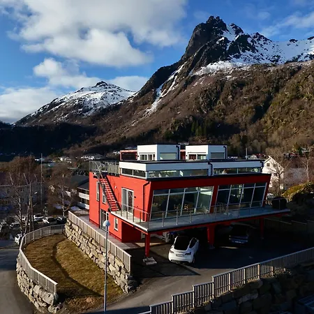 Seaview And Private Roof Terrace With Jacuzzi In Lofoten 斯沃尔韦尔