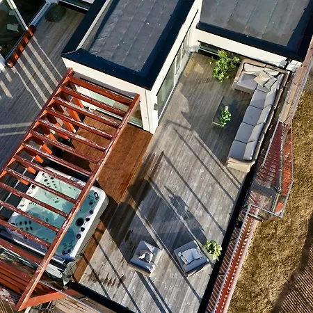 Seaview And Private Roof Terrace With Jacuzzi In Lofoten *