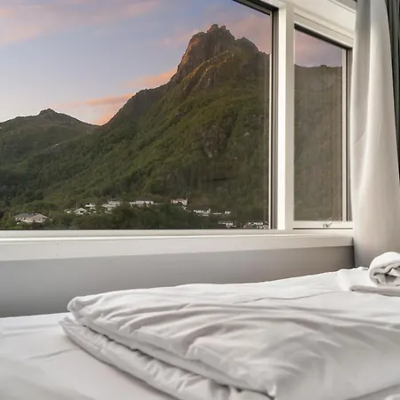 Ferienhaus Seaview And Private Roof Terrace With Jacuzzi In Lofoten Svolvær