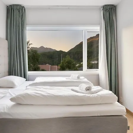 Seaview And Private Roof Terrace With Jacuzzi In Lofoten Ferienhaus Svolvær