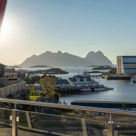 Seaview And Private Roof Terrace With Jacuzzi In Lofoten Ferienhaus