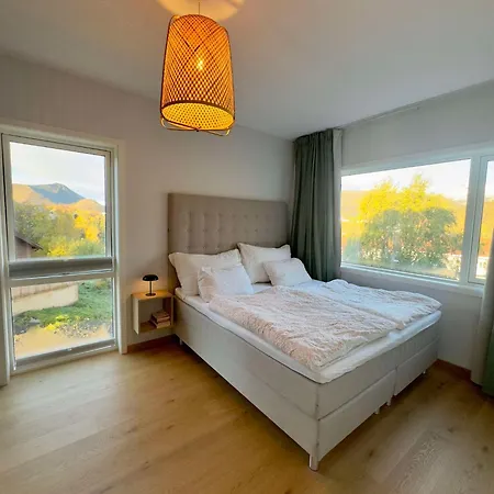 Seaview And Private Roof Terrace With Jacuzzi In Lofoten Ferienhaus Svolvær