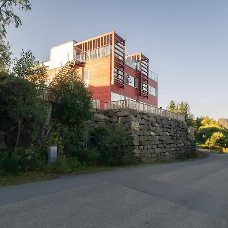 Seaview And Private Roof Terrace With Jacuzzi In Lofoten Ferienhaus