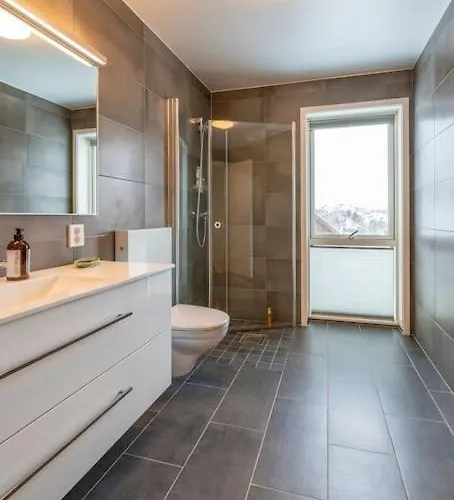 Seaview And Private Roof Terrace With Jacuzzi In Lofoten *