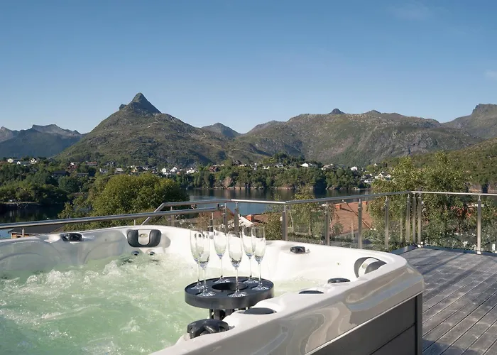 Seaview And Private Roof Terrace With Jacuzzi In Lofoten *